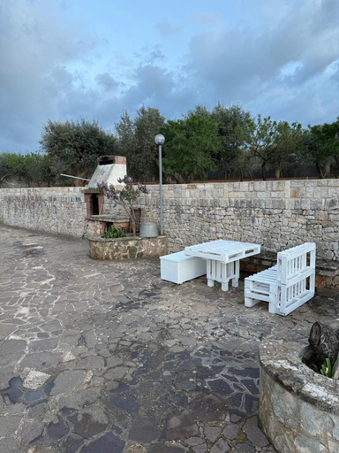 Others 5, Happy's Casa, Bari