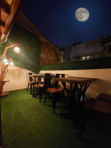 Others 5, Moon Hostel, Beyoğlu
