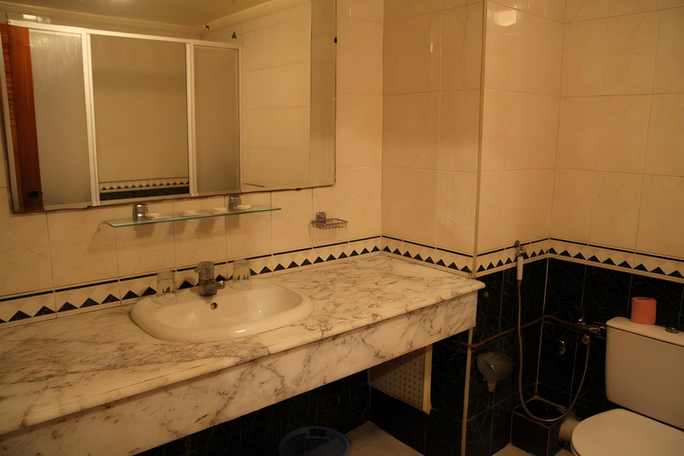 Bathroom 3, Hotel Casablanca, Casablanca