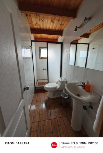 Bathroom 2, HelChiloe Cabanas, Chiloé