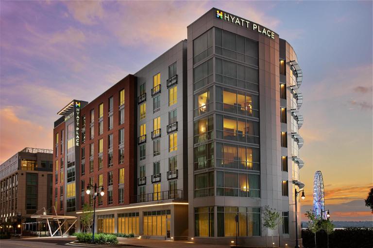 Exterior & Views