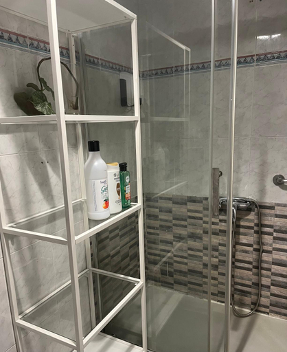 Bathroom 2, Roomin Hostel, Salamanca