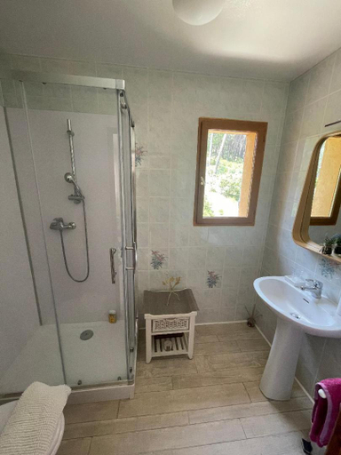 Bathroom 3, Les Cigales, Vaucluse