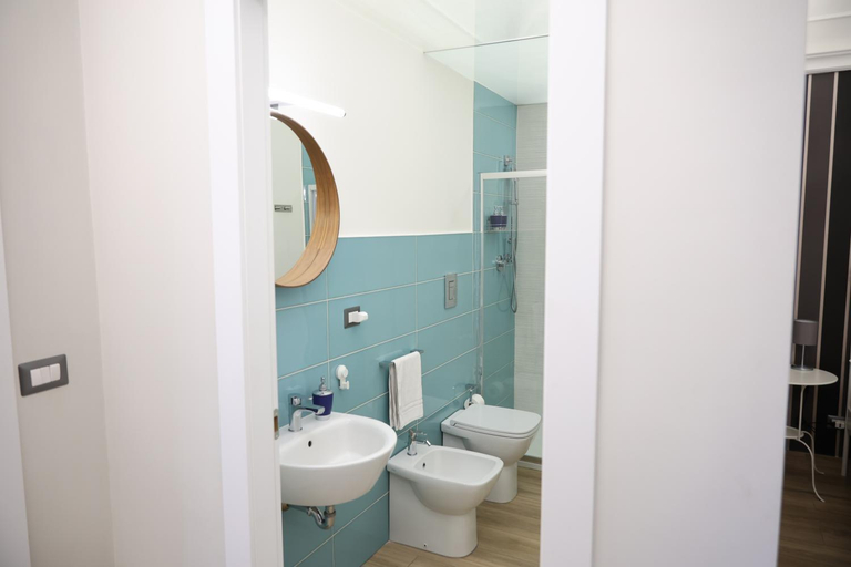 Bathroom 3, Casa Vittorio, Catania