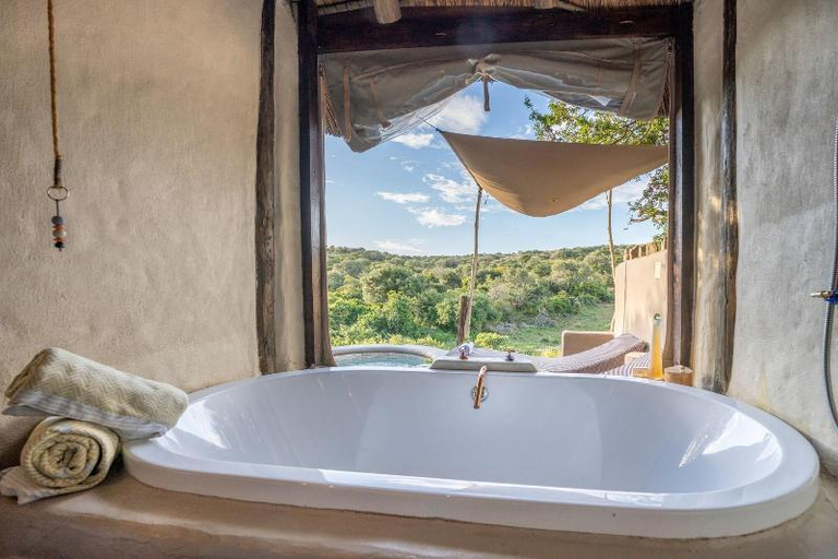 Bathroom 4, Safari Lodge - Amakhala Game Reserve, Cacadu