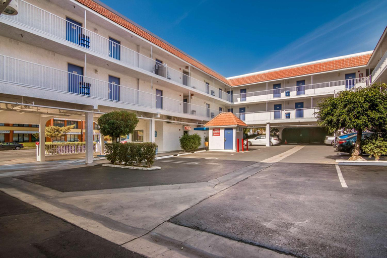 Exterior & Views 1, Motel 6 Monterey Park, CA, Los Angeles