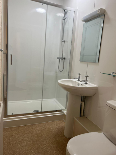 Bathroom 4, Rothwell House Hotel ., Northamptonshire