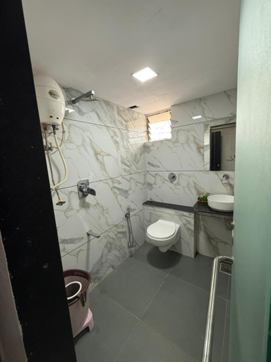 Bathroom 3, Hotel Dream Inn, Ahmadabad