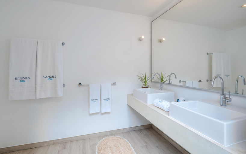 Bathroom 5, Sandies Bathala, North Ari Atoll