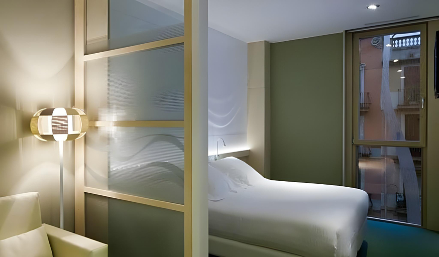 Bedroom 3, Aparthotel Ako Suites, Barcelona