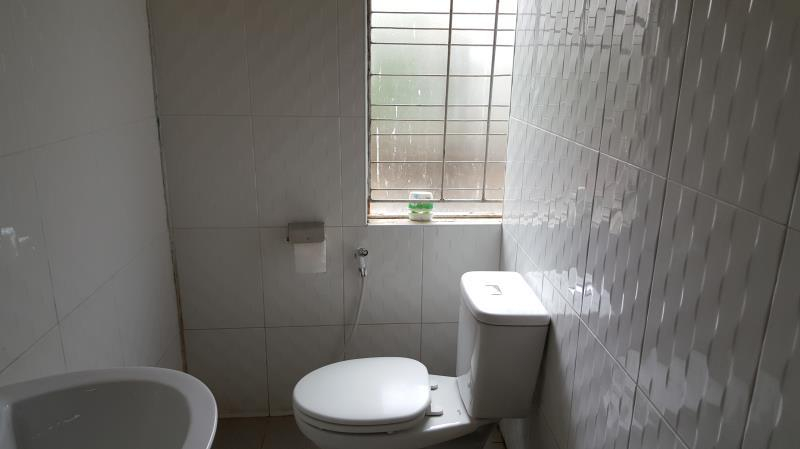 Bathroom 5, Tha Ha Zar Ta Hotel, Mandalay
