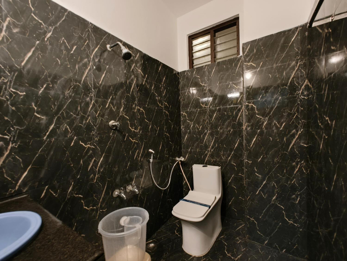Bathroom 3, Hare Rama Hare Krishna - EESHA Hotel, Ramanathapuram