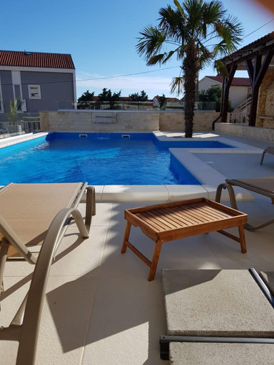 Sport & Beauty 5, Apartments Sun Dance 2 With Heated Pool, Novalja