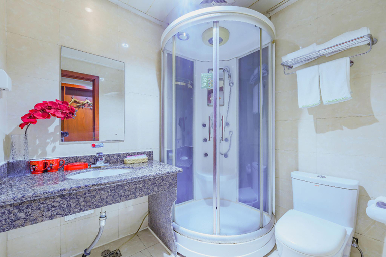 Bathroom 3, GreenTree Inn Jining Wenshang Baoxiang Temple Express Hotel, Jining