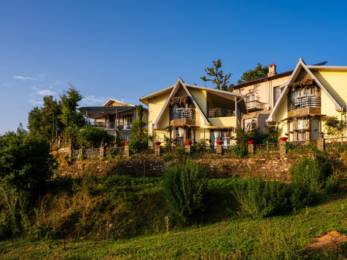 Exterior & Views