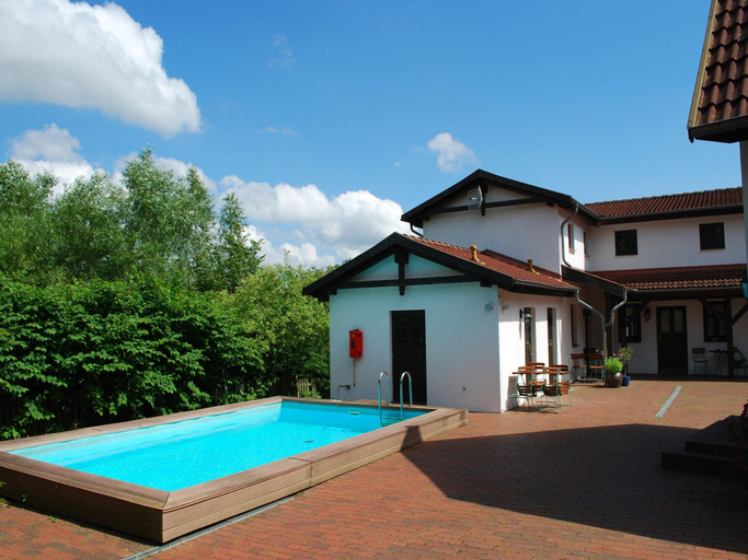 Sport & Beauty, Idyllische Wohnung mit Pool in Mecklenburg, Mecklenburgische Seenplatte