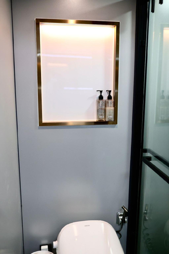 Bathroom 3, Sunny Pavilion