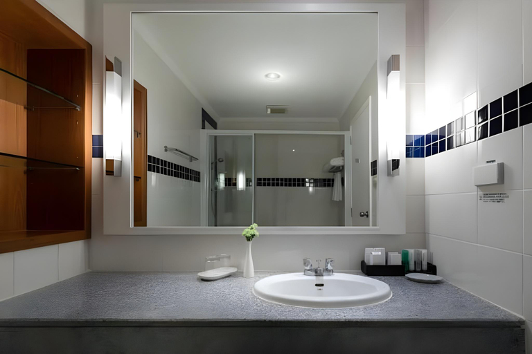 Bathroom 5, Kantary Bay, Si Racha