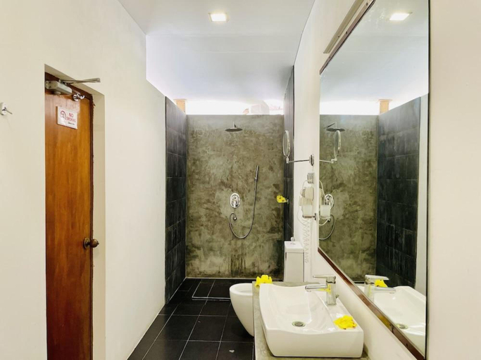 Bathroom 3, Madi Beach Guesthouse, Baa Atoll