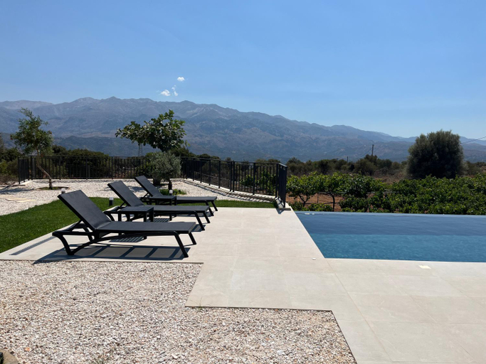 Others 5, Villa Recluso-3 bd luxury country villa, huge heated pool with hydromassage, individual bbq & large , Crete