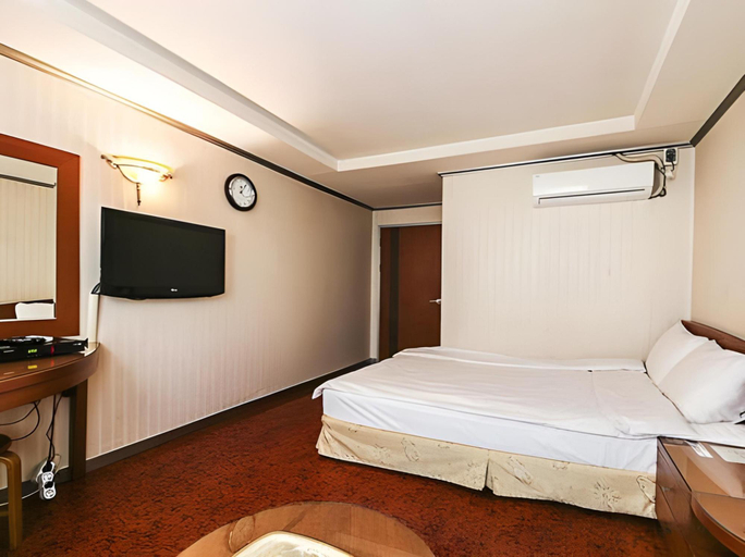 Bedroom 3, Hotel Busan Station 102 , Dong