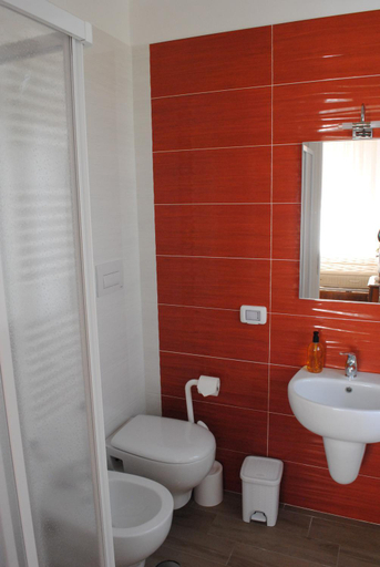 Bathroom 3, Dimora Romano, Bari