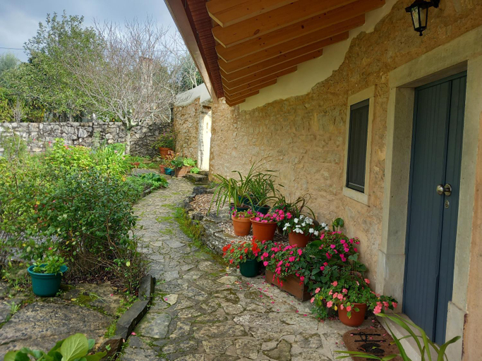 Others 3, Casa Hozani, Ansião