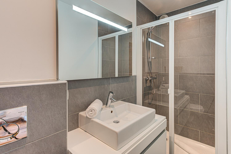 Bathroom 2, Les Melees Apartments - Alpes Agency - Argentiere, Haute-Savoie