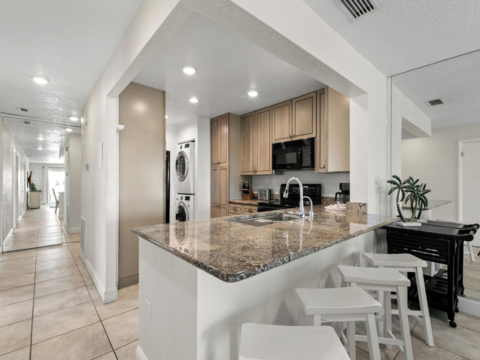 Others 5, Madeira Norte 304 by Distinctive Beach Rentals, Pinellas