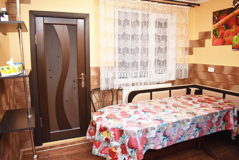 Bedroom 2, Хостел в Карпатах, Rakhivs'kyi