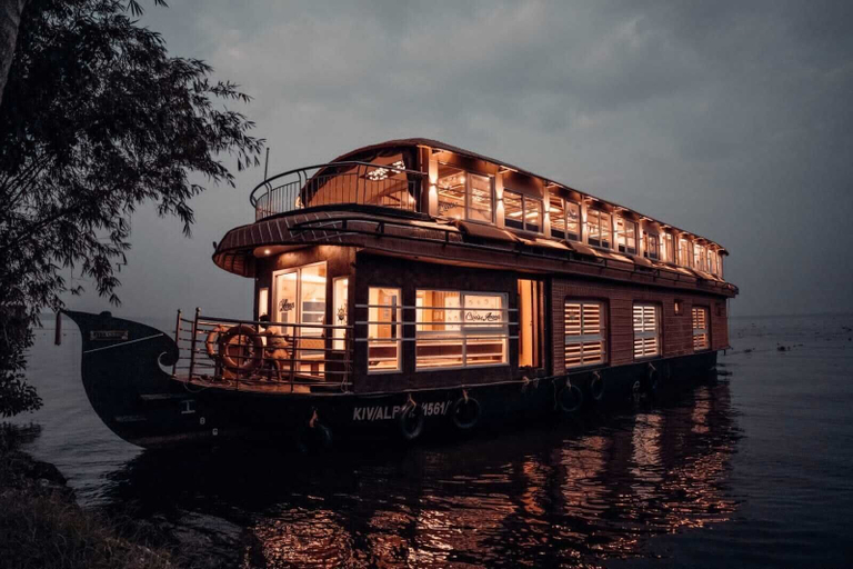 Front of property 3, Upper Deck Boathouse, Alappuzha