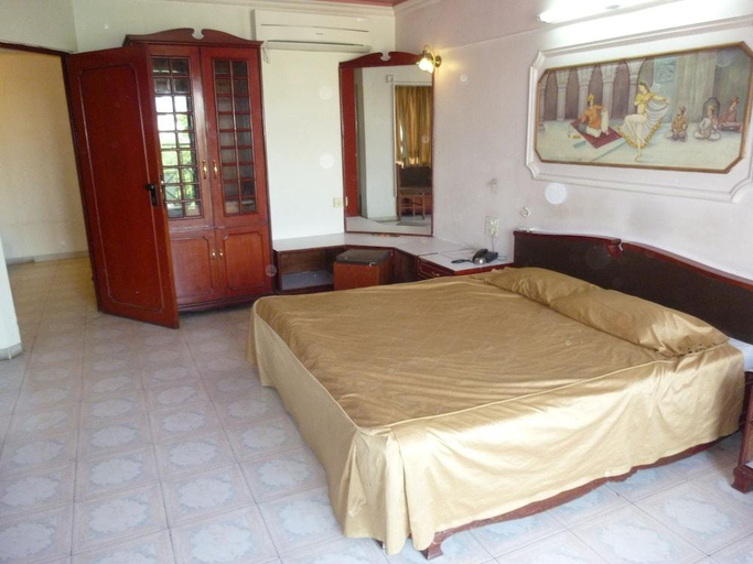Bedroom 2, Rutu Gandh Heritage Hotel, Pune