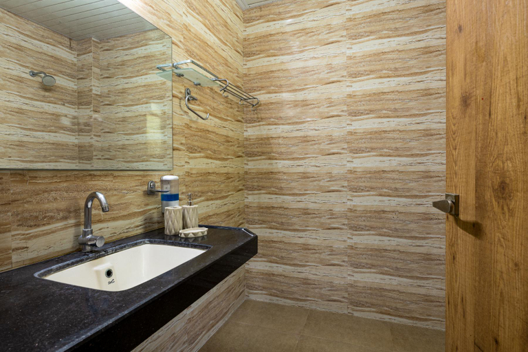 Bathroom 4, Geeta Bhawan Villa-Karjat, Raigarh