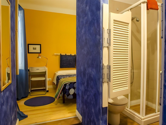 Bedroom 1, Pension Blanca B&B, León