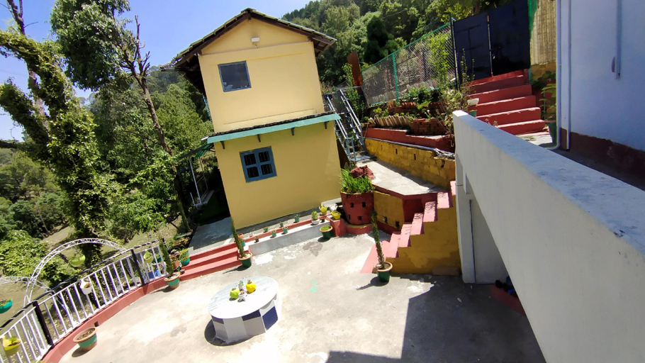 Exterior & Views