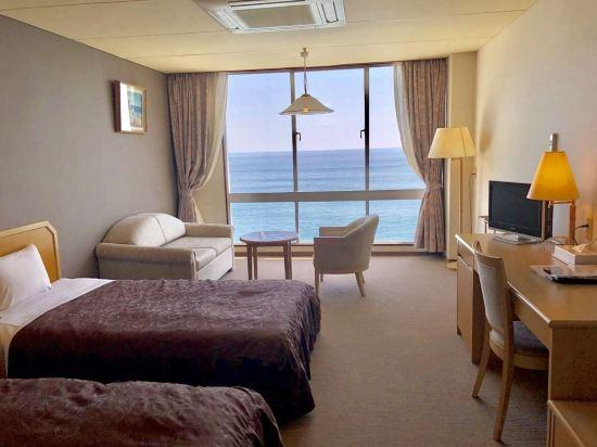 Others 3, Hotel Shiroitodai, Minami