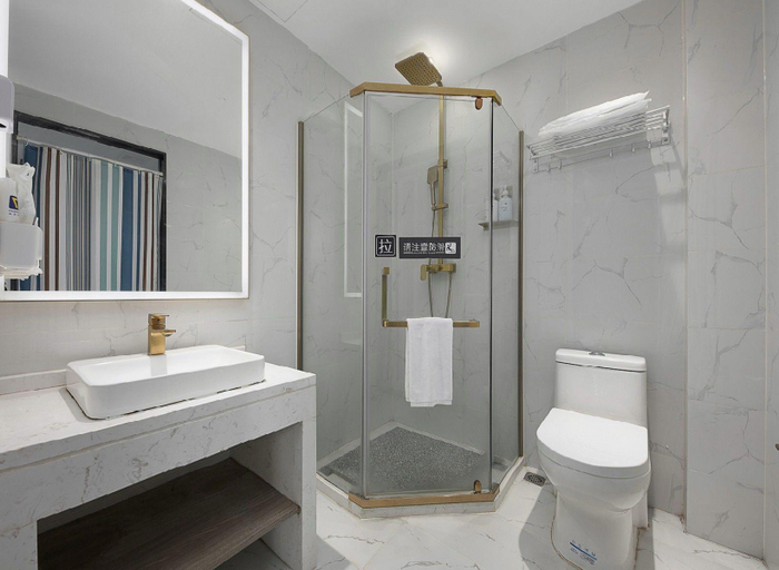 Bathroom 3, Borrman Hotel Guangzhou Hanxi Changlong Wanbo Dashi Metro Station, Guangzhou