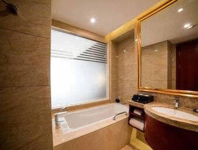 Bathroom 3, Ramada Plaza by Wyndham Chibi, Xianning
