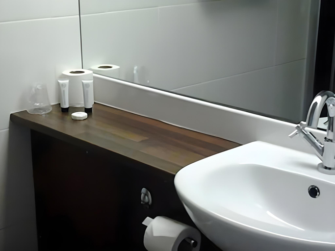 Bathroom 2, New County Hotel by RoomsBooked, Gloucestershire