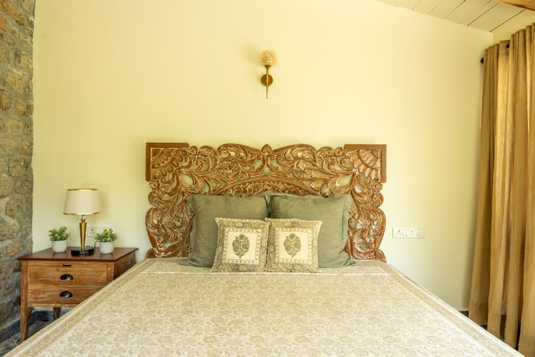 Bedroom 4, Mystic Abode Colonial House w a Garden by Roamhome, Nainital