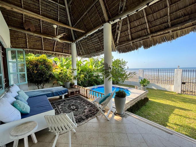 Others 4, Villa Andrea, Magharibi