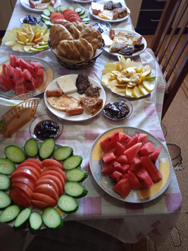 Food & Drinks 4, Rina's appartment, Skraparit