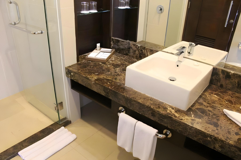 Bathroom 5, Swiss-Belhotel Danum Palangkaraya, Palangkaraya