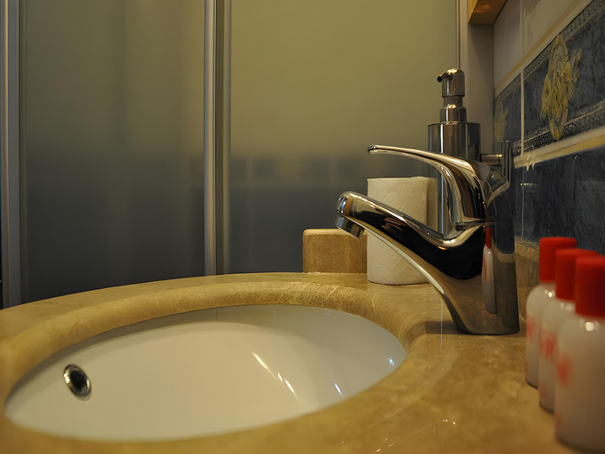 Bathroom 4, Grand Hisar Hotel, Beyoğlu