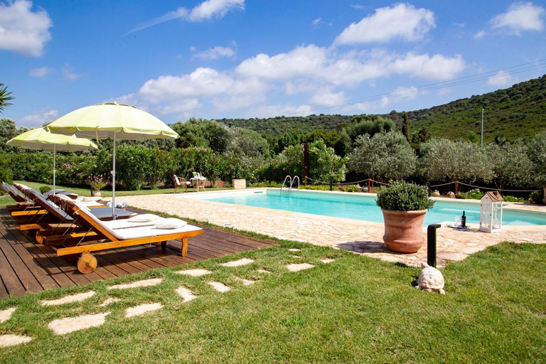 Sport & Beauty 2, Villa Saige , piscina con idromassaggio, Sassari