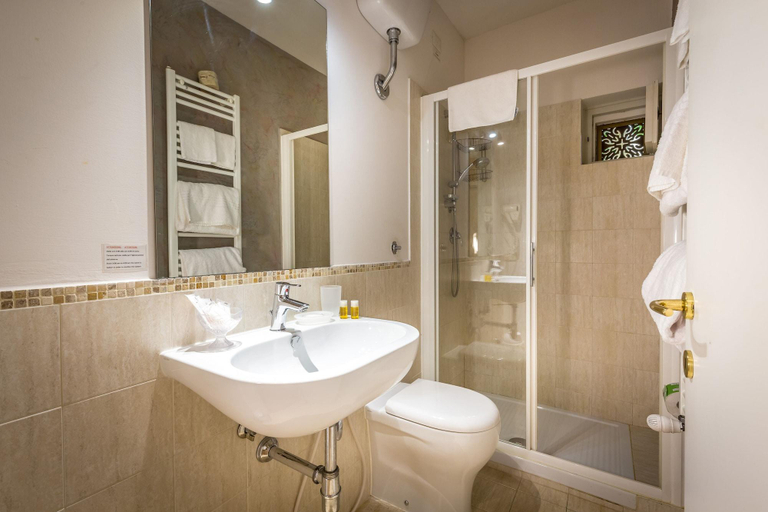 Bathroom, Casa di Barbano, Florence