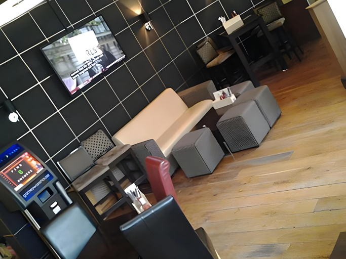 Others 4, New County Hotel by RoomsBooked, Gloucestershire