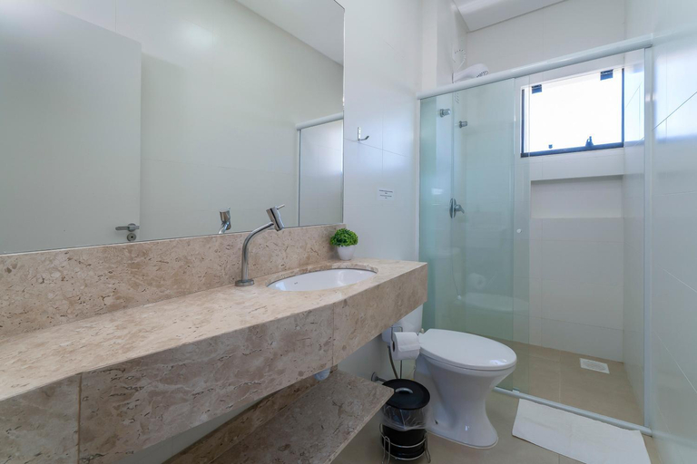 Bathroom 3, Coberturas e apto para locacao em Bombinhas, Mariscal, Bombinhas