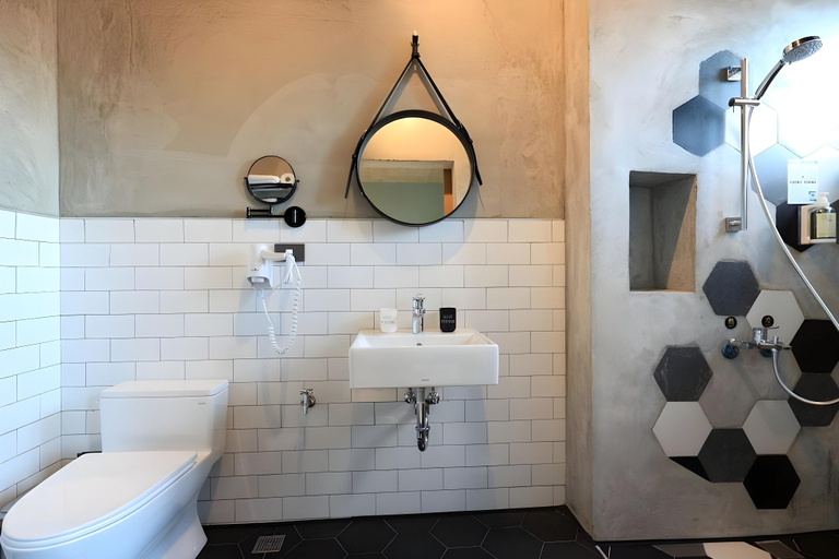 Bathroom, Come Sit Hostel, Hualien