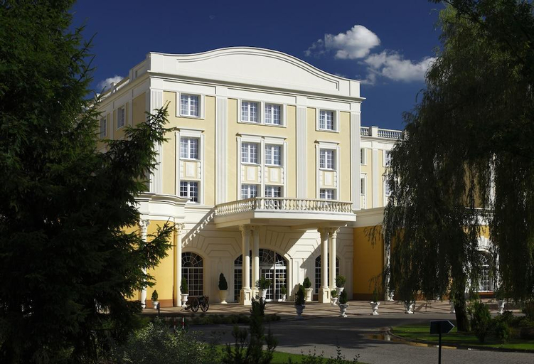 Others 4, Hotel Windsor, Legionowo